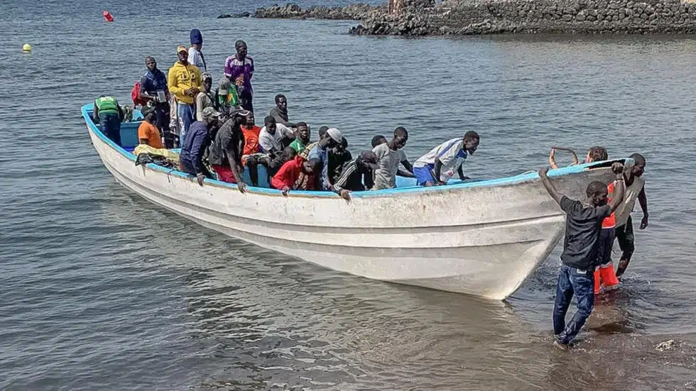 Plus de 1.300 migrants africains sont arrivés sur les côtes des îles Canaries depuis samedi