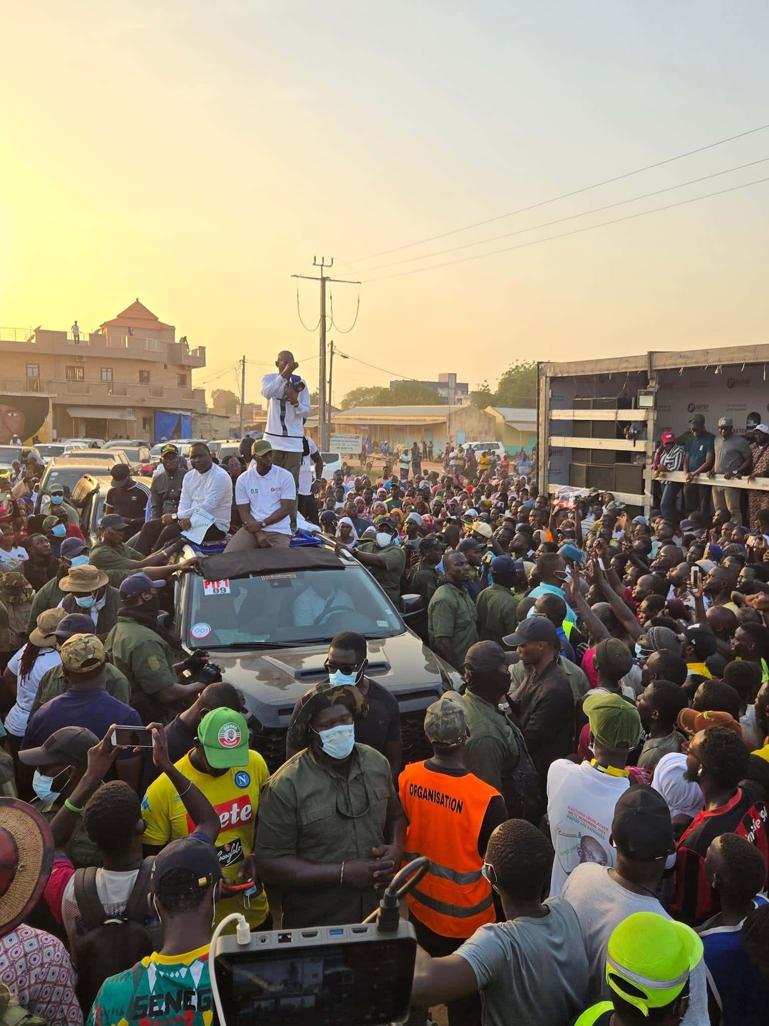 Koungheul : Le convoi de Sonko pris d’assaut en pleine campagne…